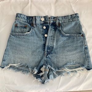 Zara women jeans shorts Sz0 light wash button fly